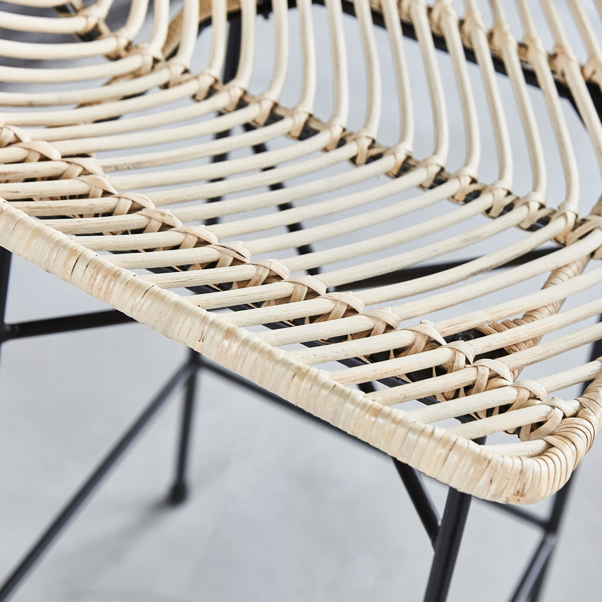 10215-tabouret_de_bar_en_rotin_et_metal-05.jpg