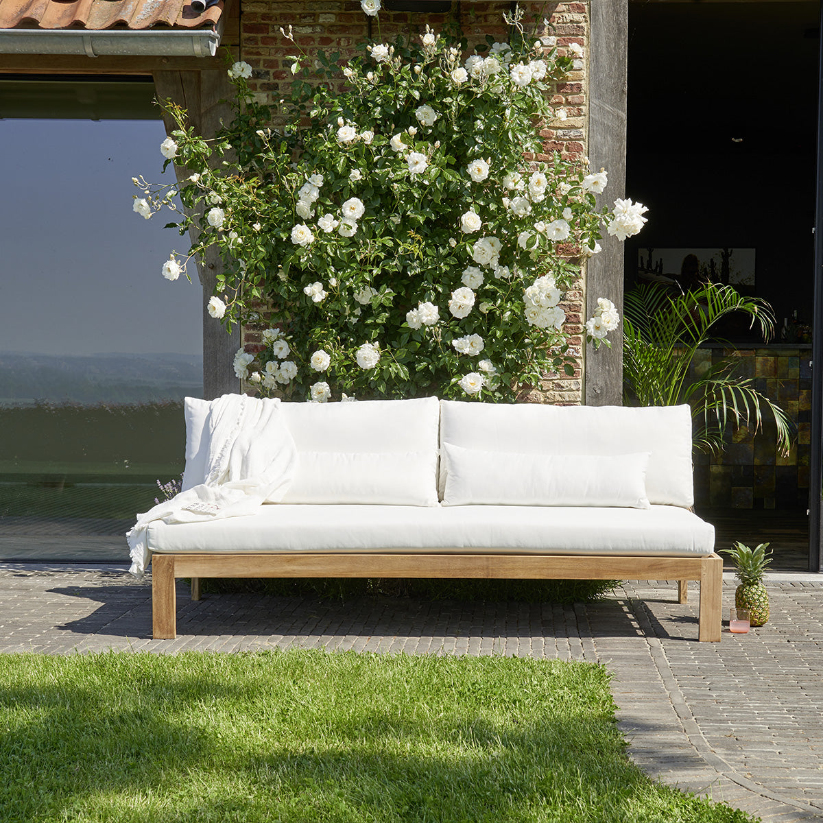 60-canape_de_jardin_en_teck_massif_blanc_3_places-01.jpg
