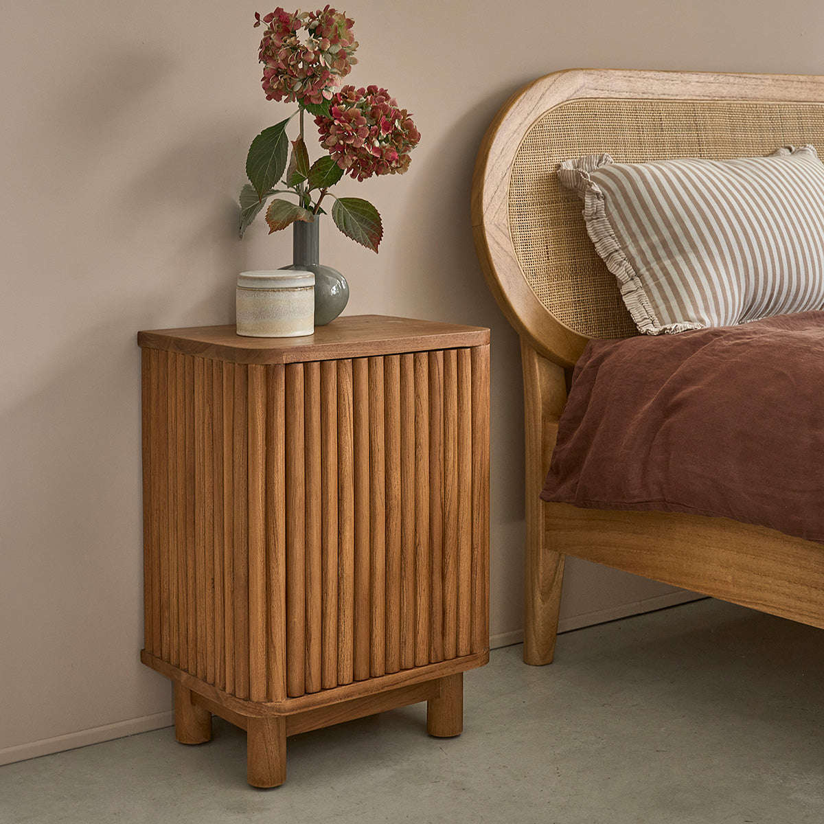 CHE0005-table_de_chevet_en_bois_de_teck-04.jpg