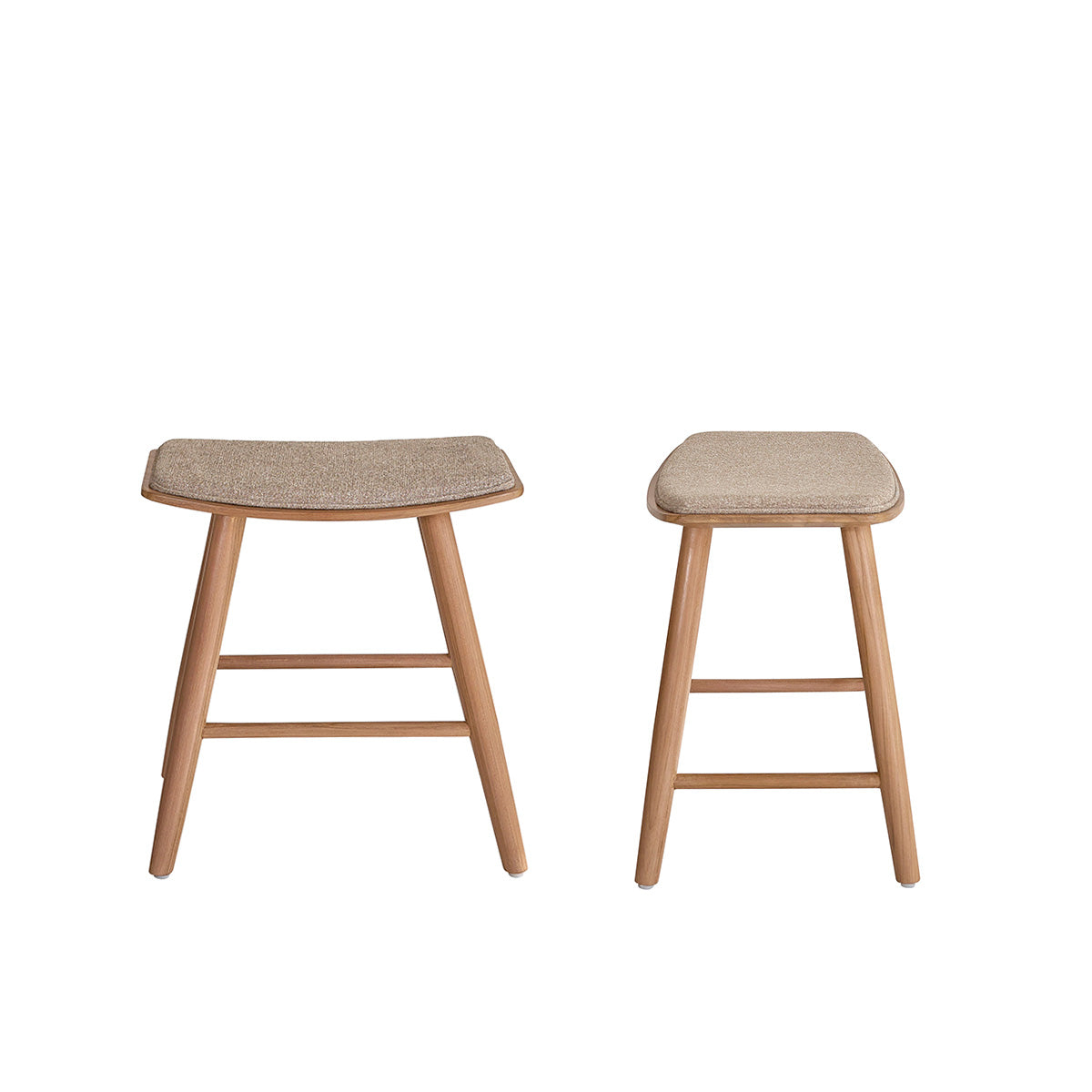 TCB0018-lot_de_2_tabourets_de_bar_en_teck_massif_et_velours_grege_45_cm-02.jpg