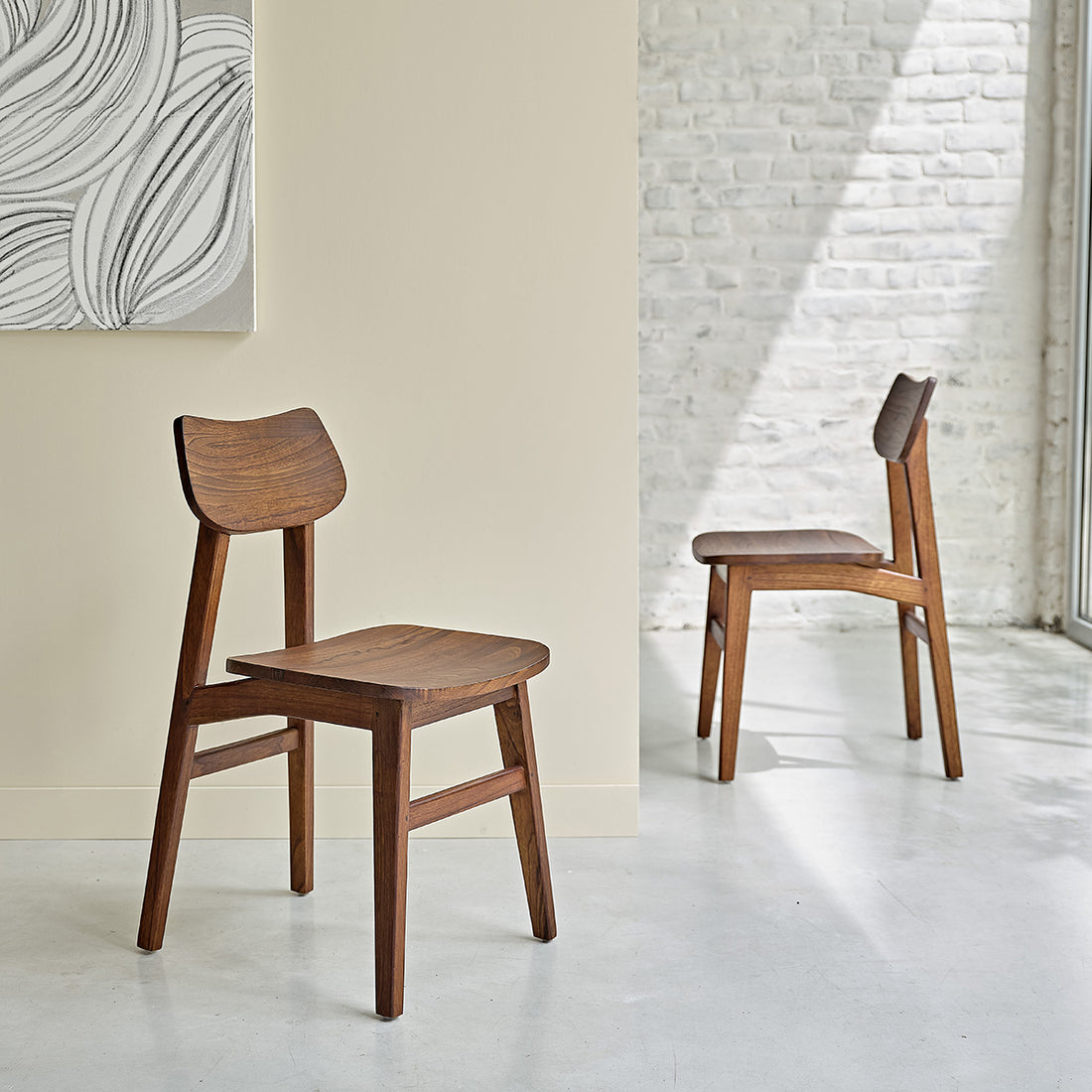 MILO - Lot de 2 chaises en mindi massif finition noyer