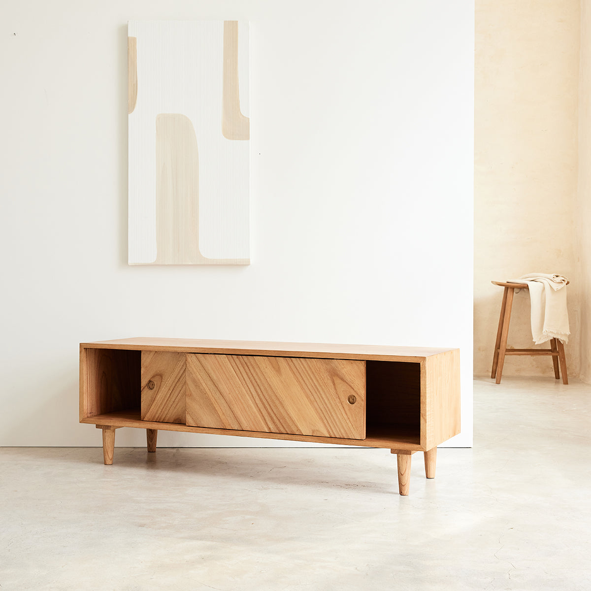 PACÔME - Meuble TV en mindi massif 135 cm