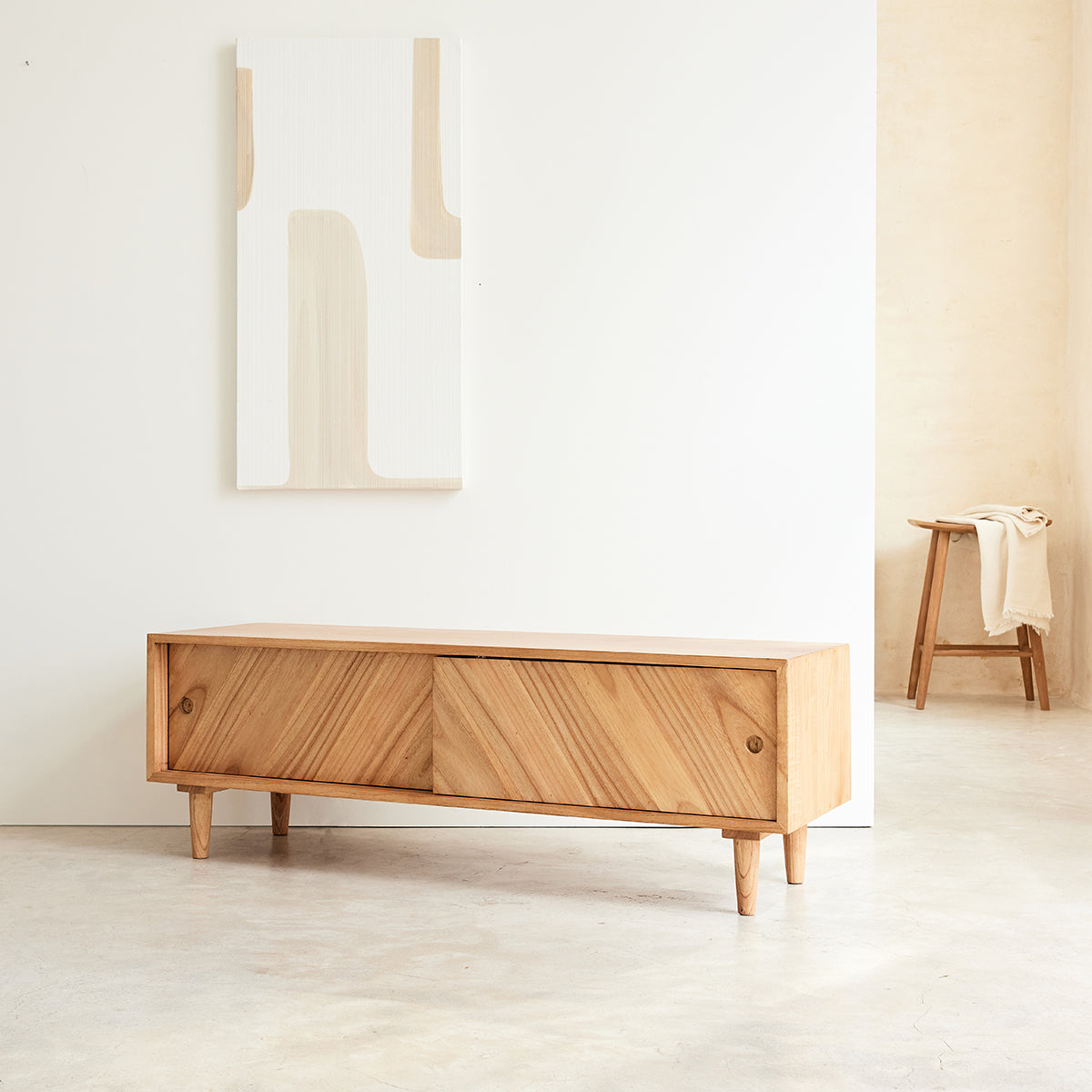 PACÔME - Meuble TV en mindi massif 135 cm