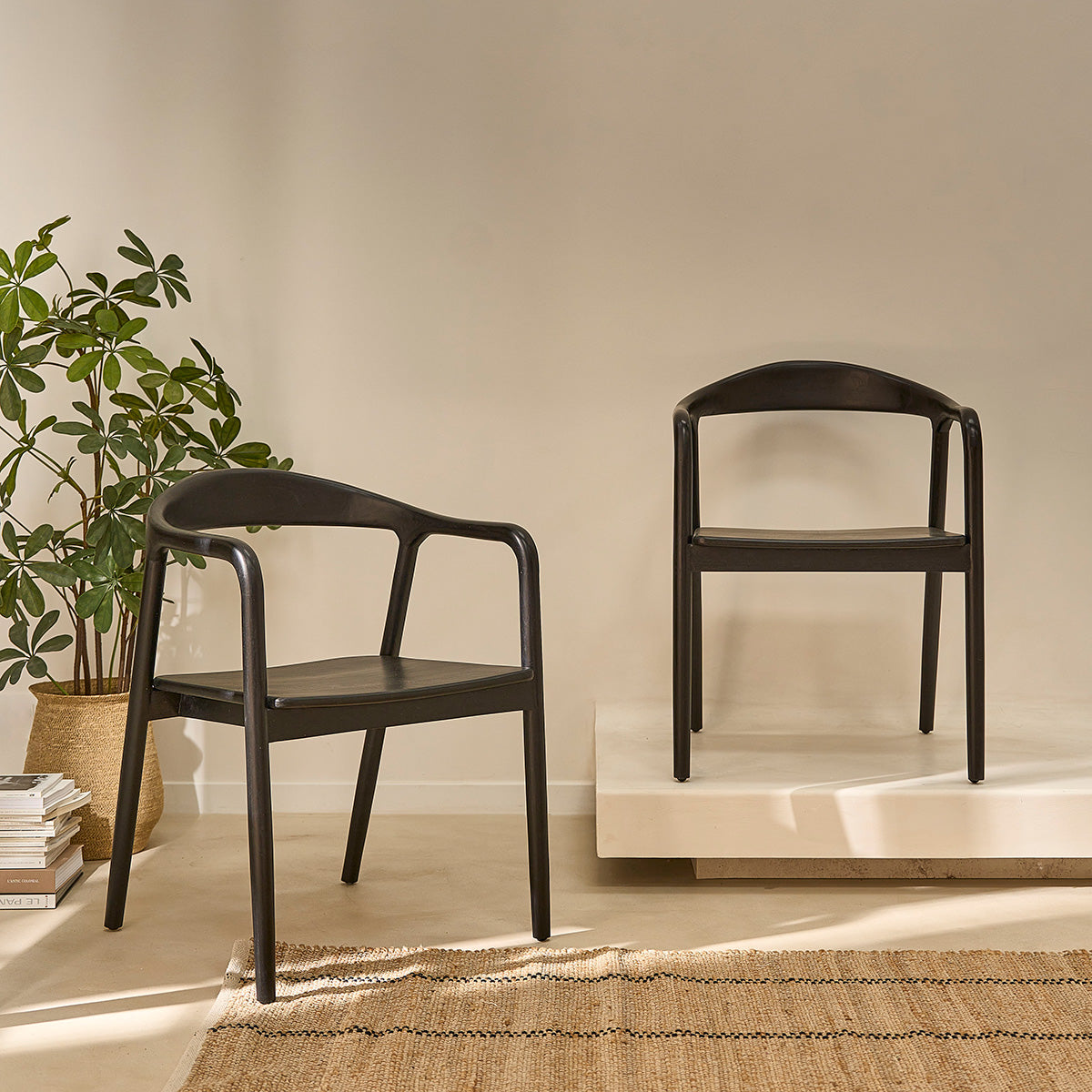 AMBRE - Chaise en teck massif noire
