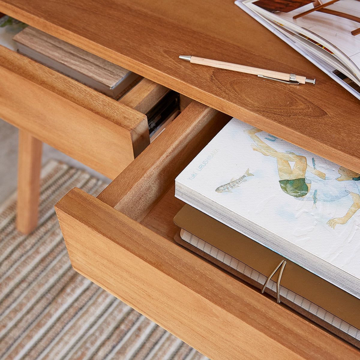 ISAURE - Bureau en teck massif 110 cm