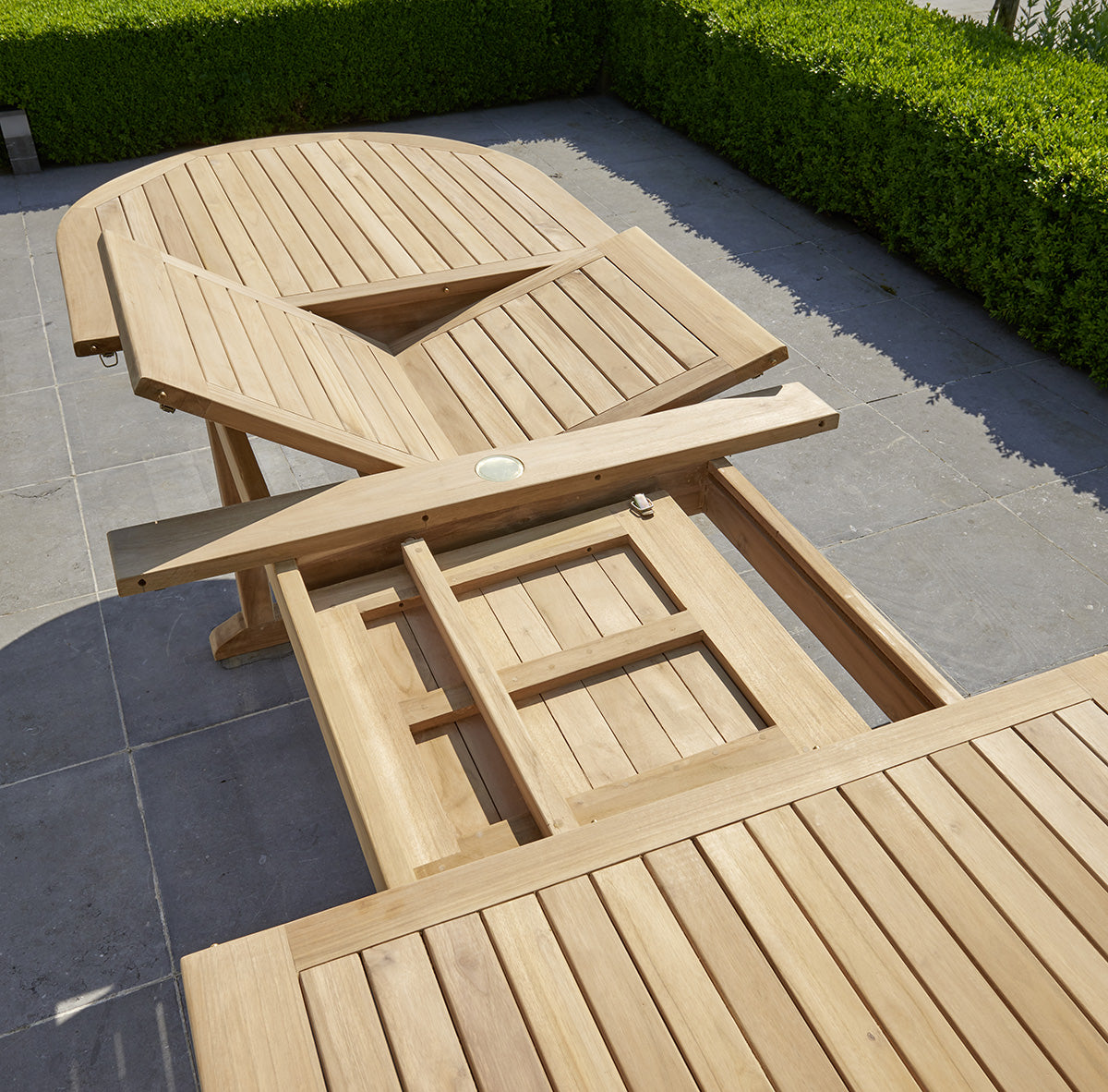 MIDLAND - Table de jardin en teck massif extensible ovale 10/12 pers.