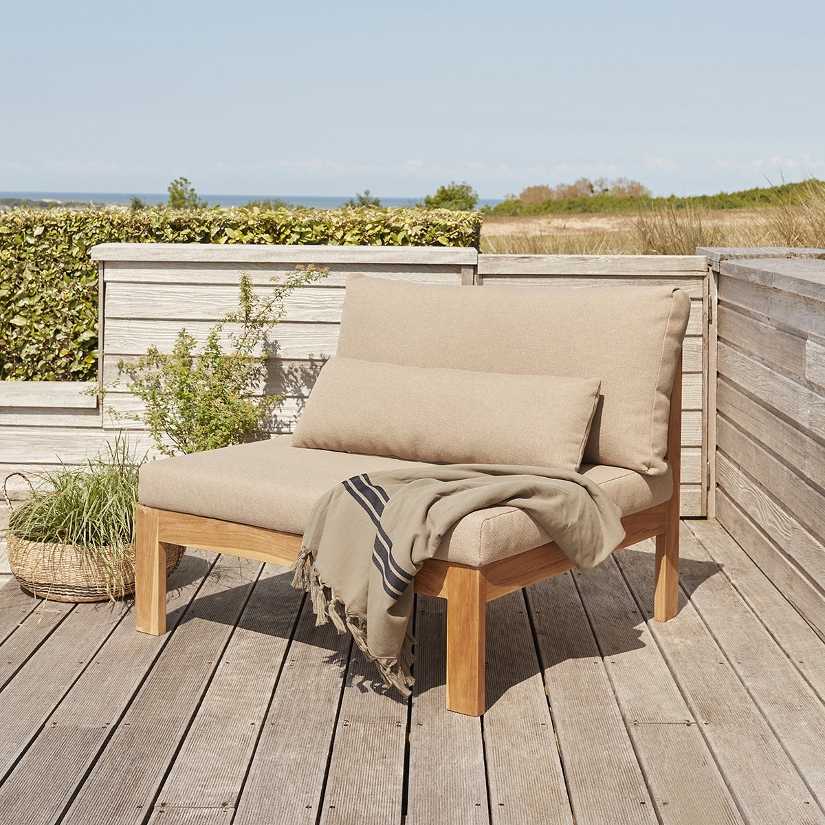58-fauteuil_de_jardin_en_teck_massif_taupe-01.jpg