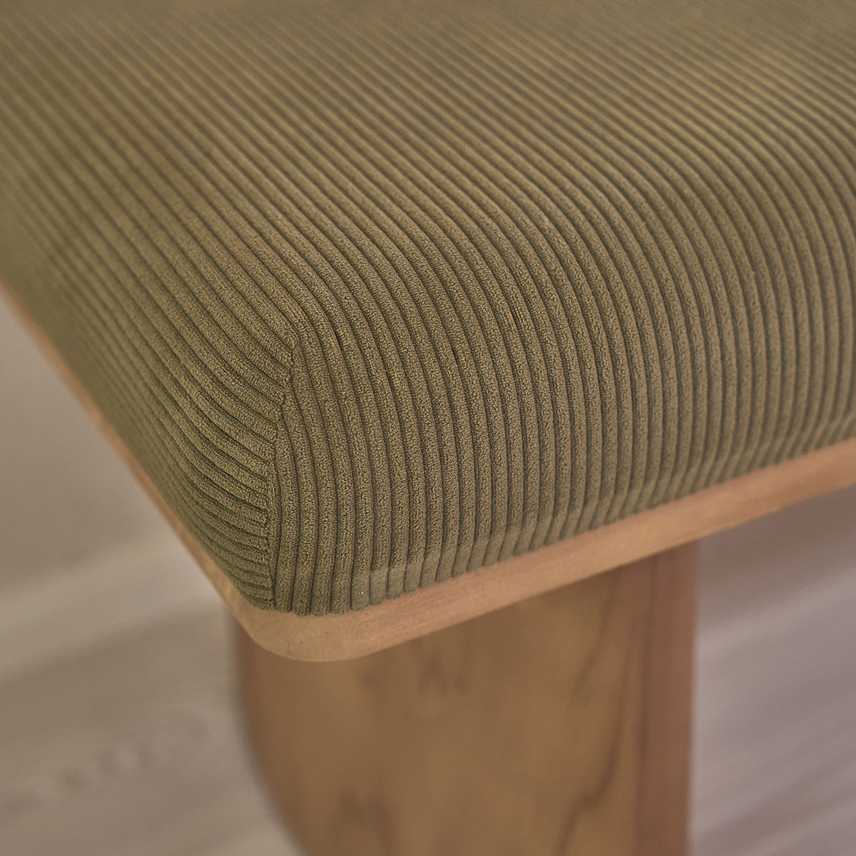 AMBRE - Banc en teck massif et tissu velours cotelé vert 100 cm