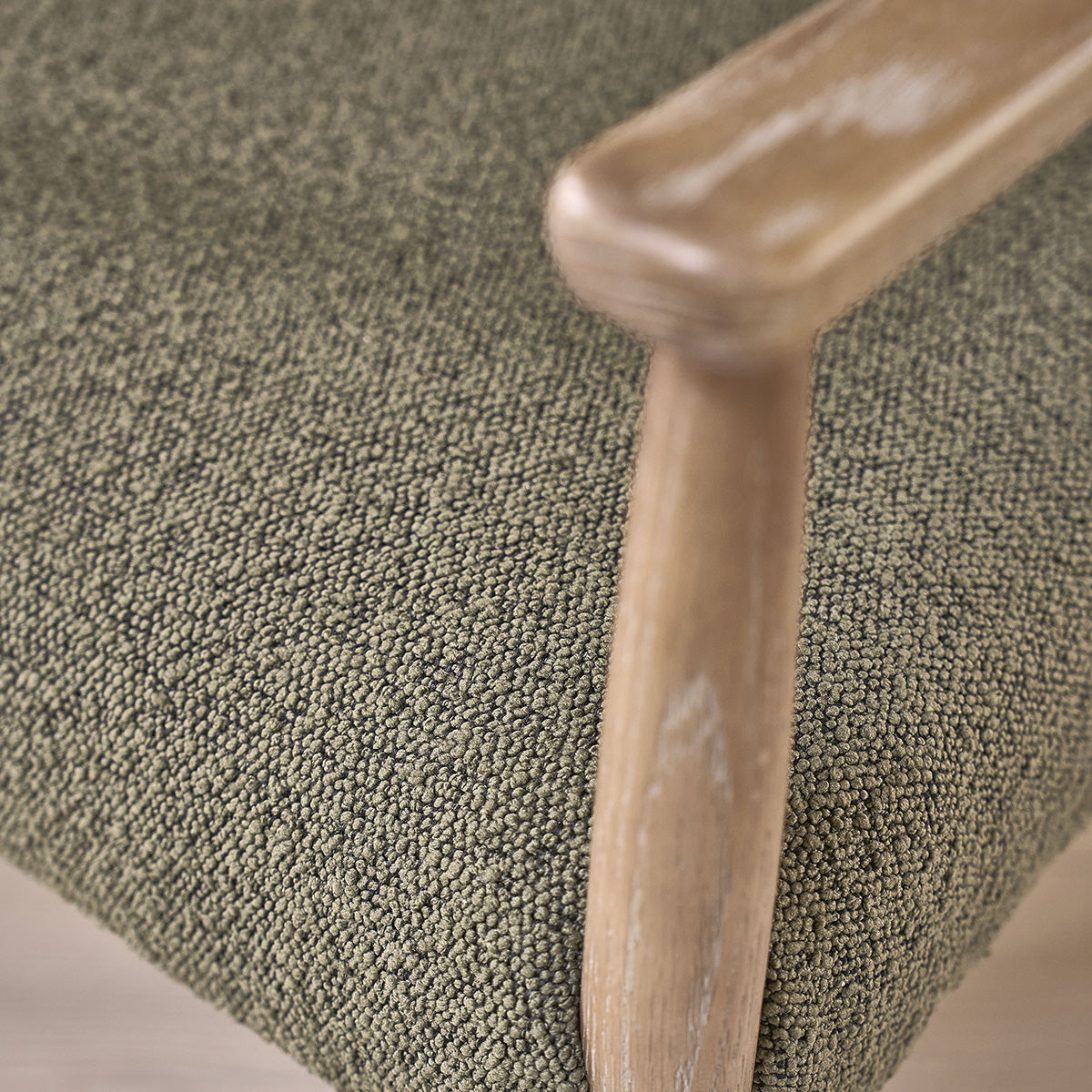 LUISA - Chaise en chêne et tissu bouclette kaki