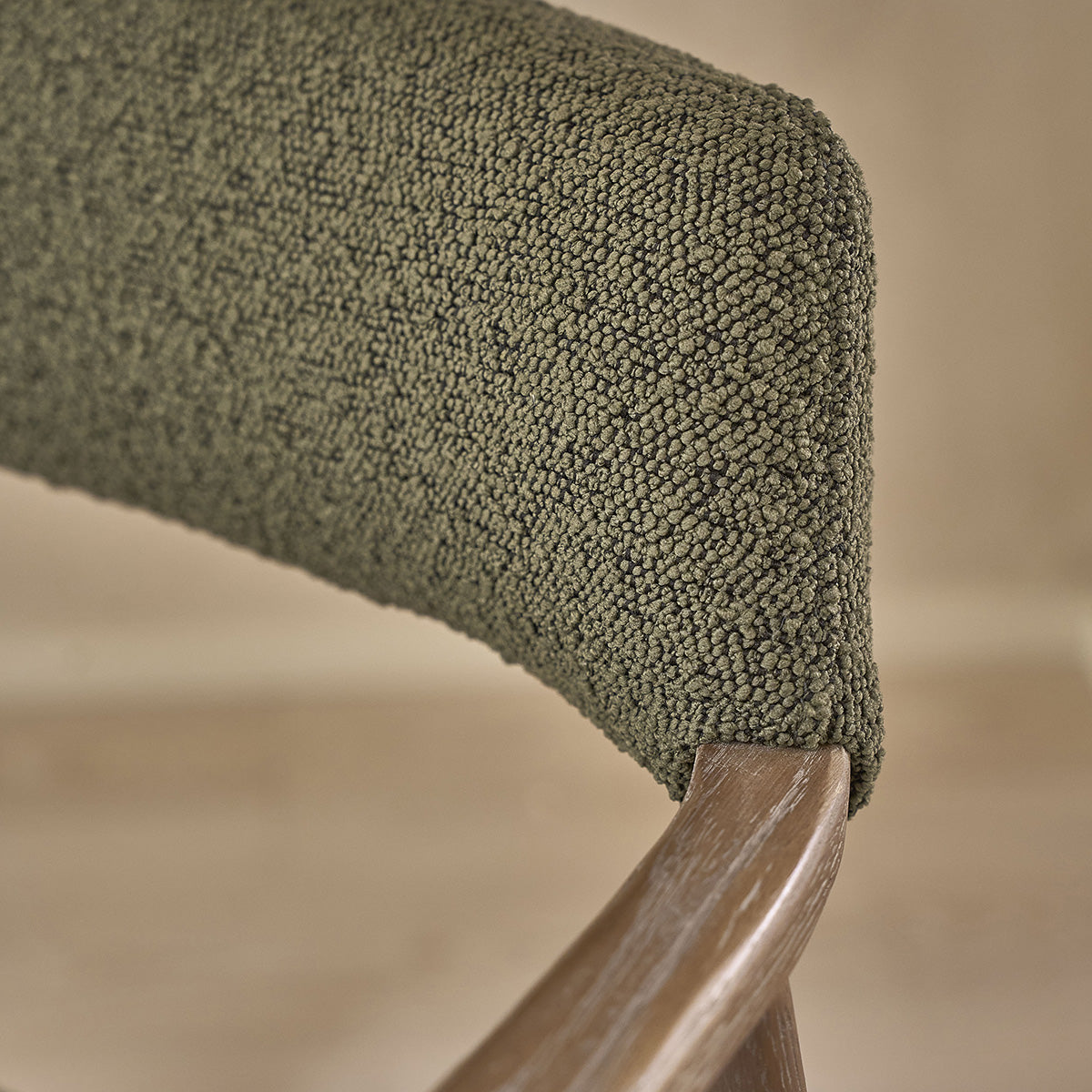LUISA - Chaise en chêne et tissu bouclette kaki