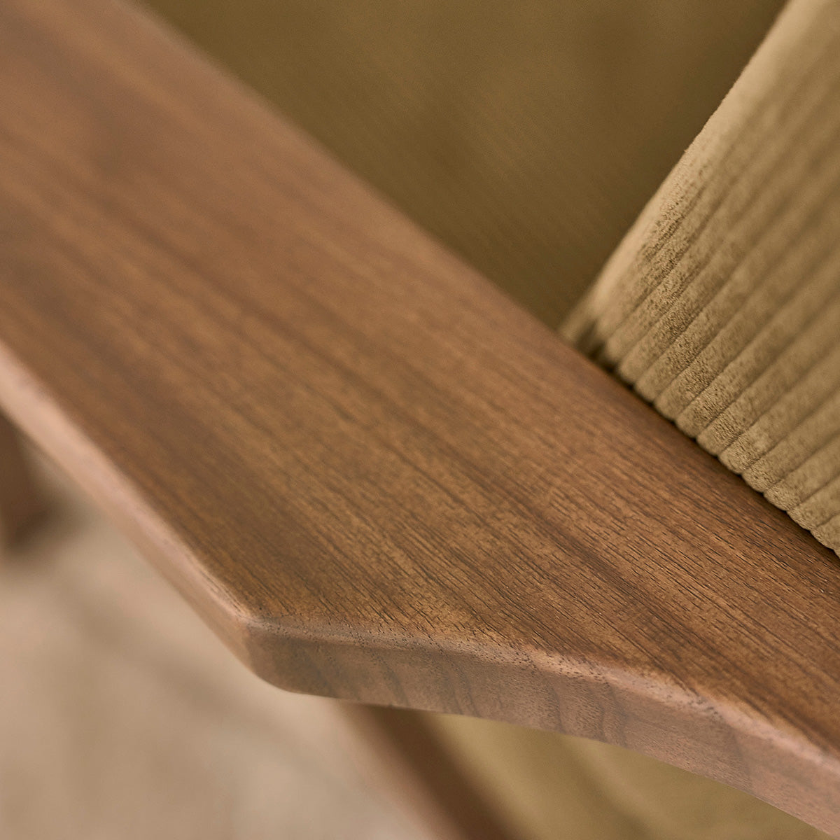 FAU0002-fauteuil_en_mindi_massif_fonce_et_velours_cotele_vert-06.jpg