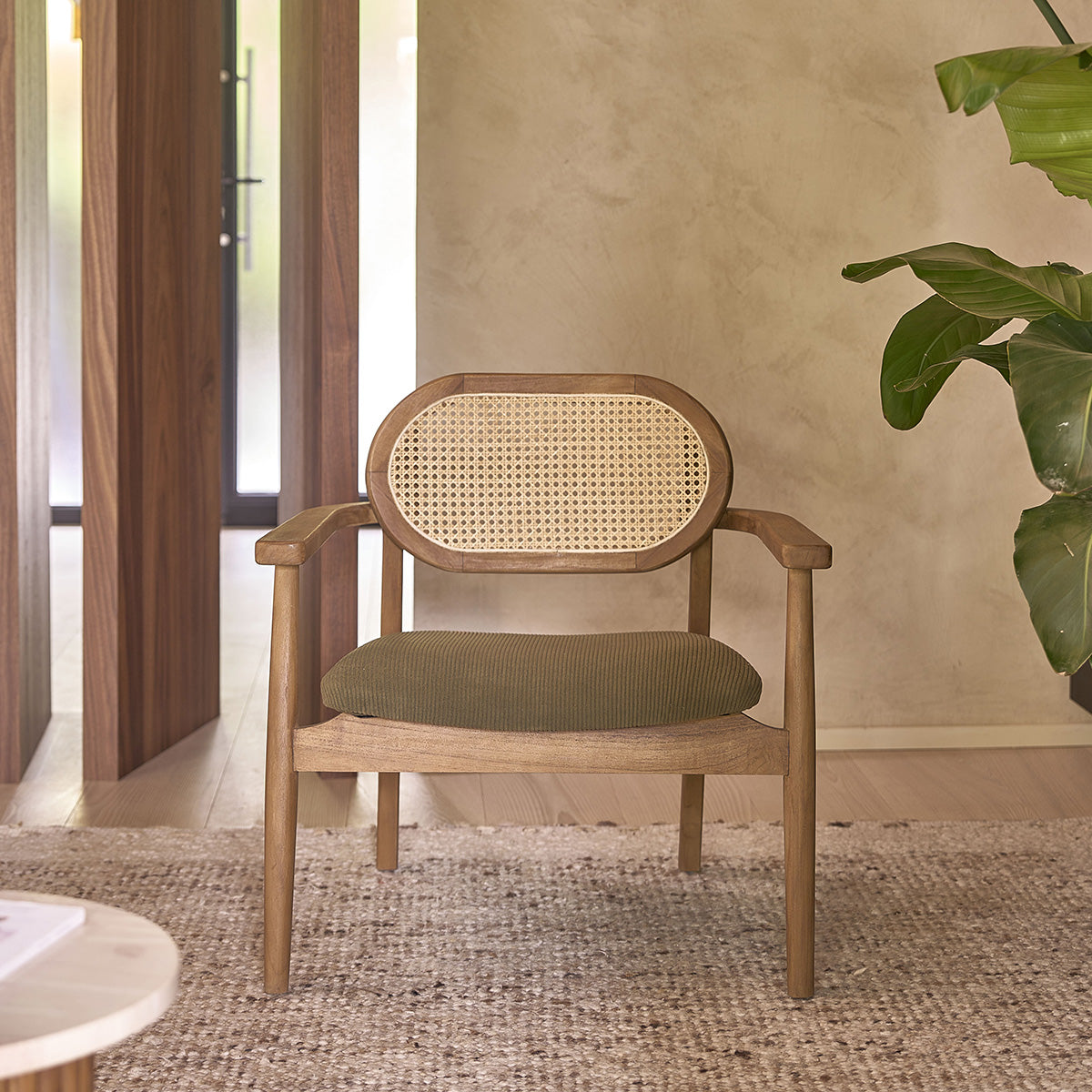 SABI - Fauteuil en teck massif, cannage et tissu velours côtelé kaki