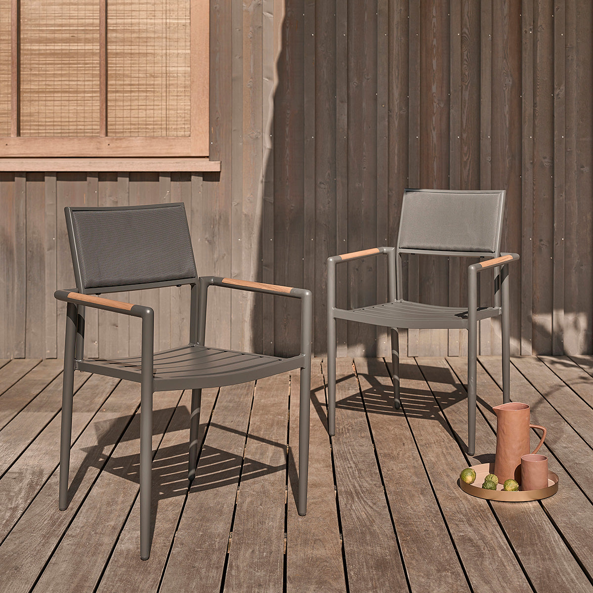 FDJ0005-fauteuil_de_jardin_en_teck_massif_et_aluminium_lot_de_2-01.jpg