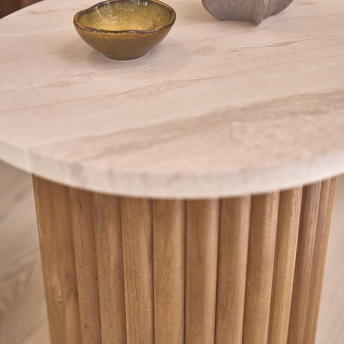 COLINE - Table d'appoint en teck massif et marbre ronde