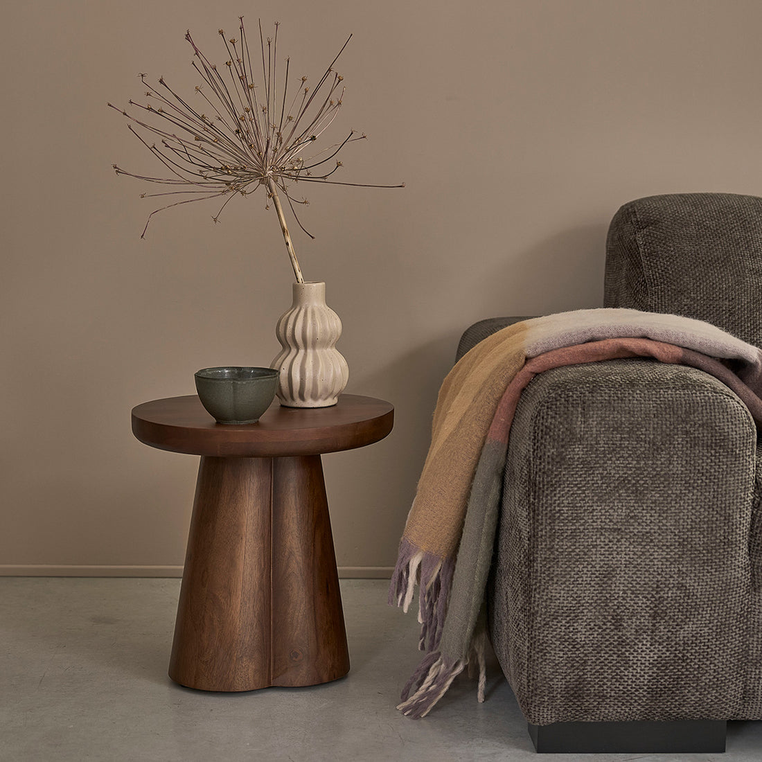 PAULA - Table d’appoint en bois de manguier ronde